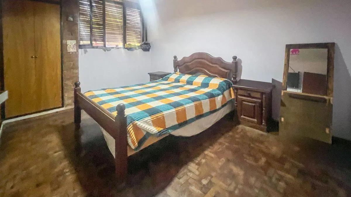 VENTA DE CASA 3 DORMITORIOS CON COCHERA LA FLORIDA 5