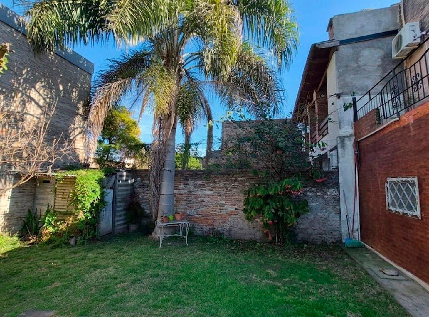 CASA EN VENTA 3 DORM. CON JARDÍN BARRIO LA FLORIDA