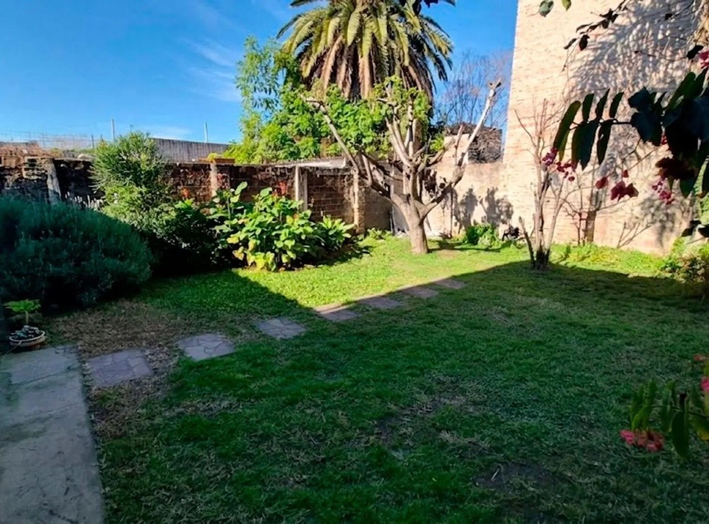 CASA EN VENTA 3 DORM. CON JARDÍN BARRIO LA FLORIDA 3