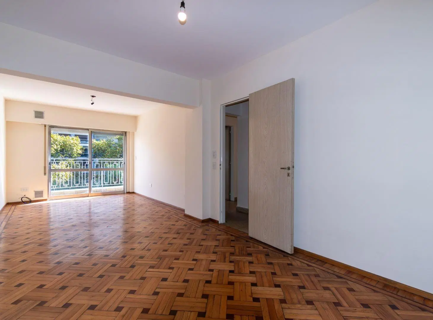 Venta Departamento 3 Dormitorios. Balcón. Oroño 2