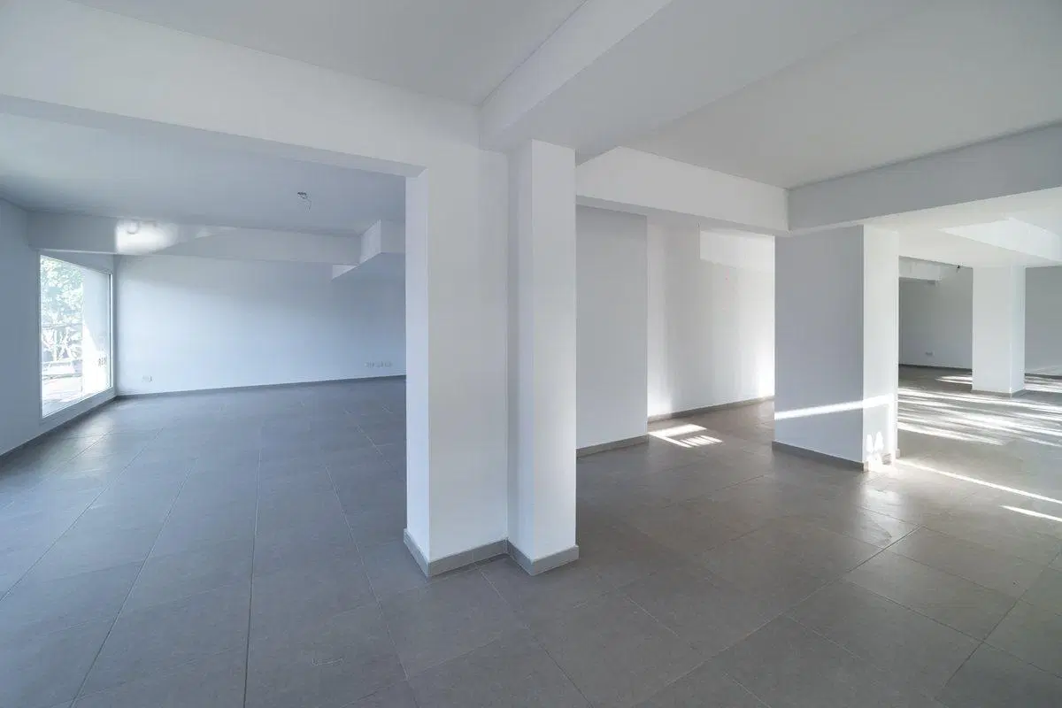 LOCAL COMERCIAL EN VENTA  EN ESQUINA 3