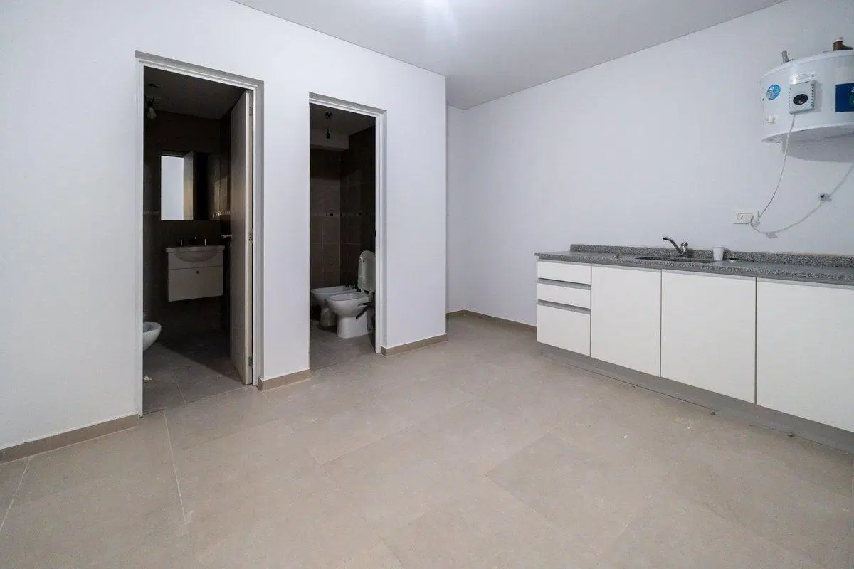LOCAL COMERCIAL EN VENTA  EN ESQUINA 5