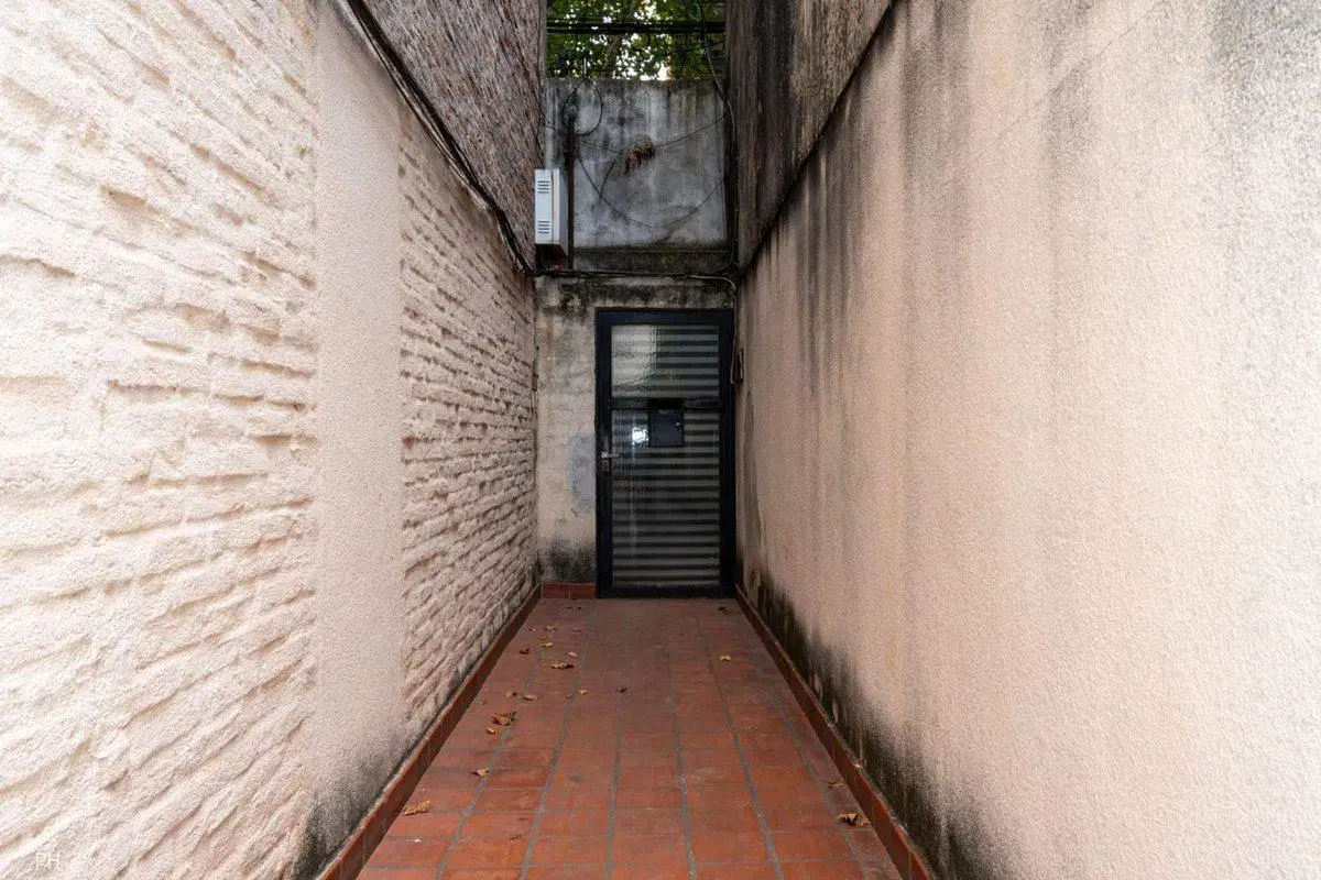 CASAS PASILLO EN VENTA 3 DORMITORIOS B. LOURDES 4