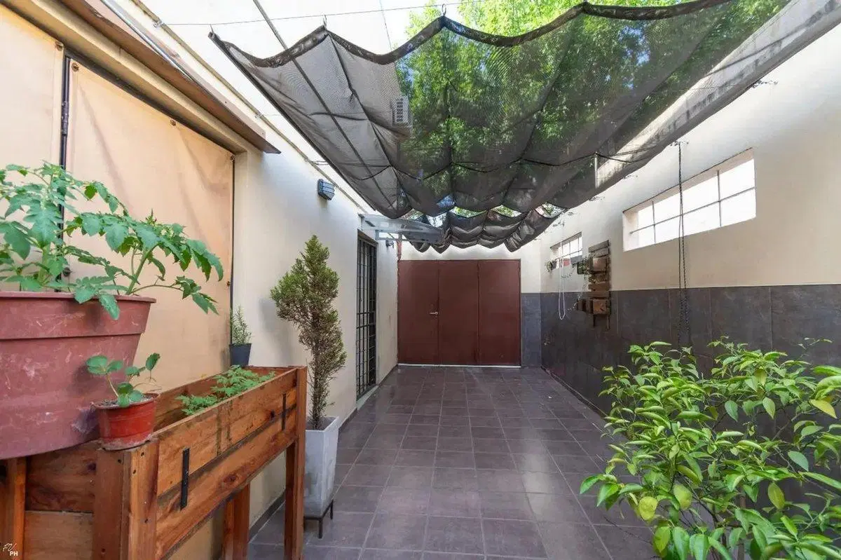 CASA EN VENTA 2 DORMITORIOS ESPAÑA Y HOSPITALES 2