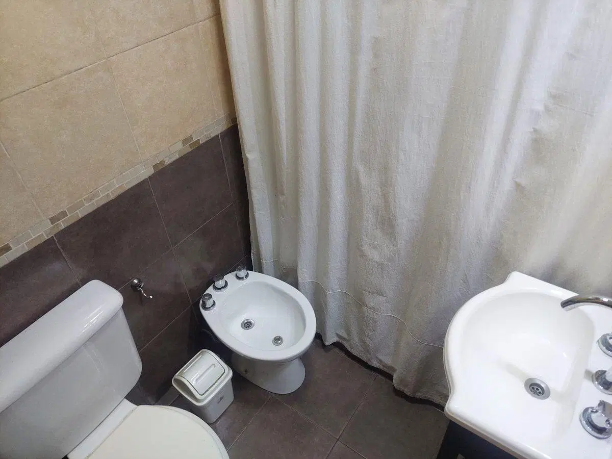 CASA EN VENTA 2 DORMITORIOS ESPAÑA Y HOSPITALES 3