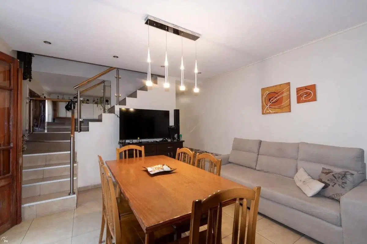CASA EN VENTA 2 DORMITORIOS ESPAÑA Y HOSPITALES 8