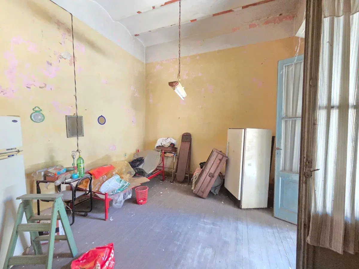 VENTA PASILLO DOS DORMITORIOS A RECICLAR ABASTO 3