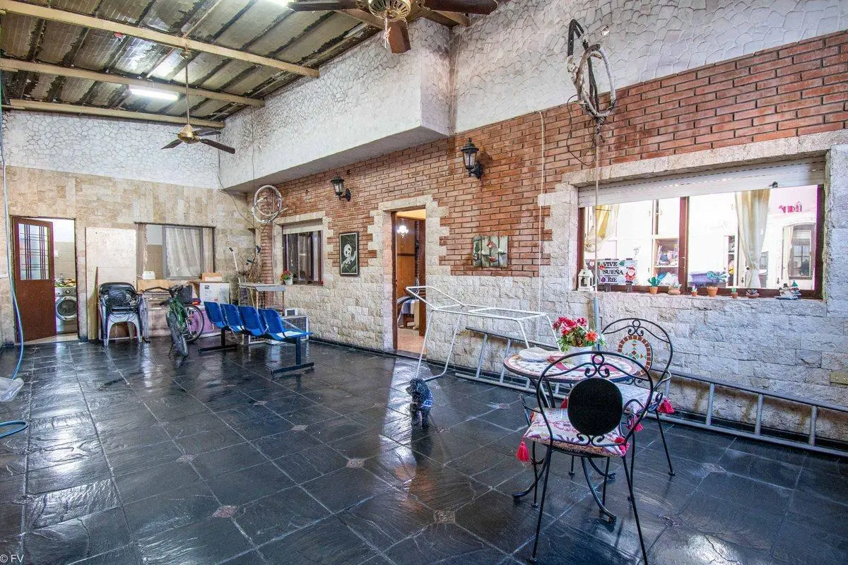 CASA EN VENTA 4 DORMITORIOS ZONA SUR 5