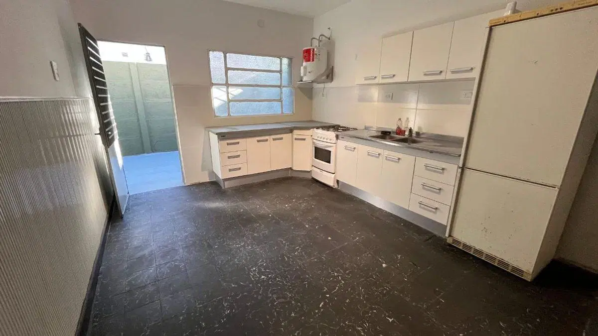 CASA EN VENTA 2 DORMITORIOS AZCUENAGA 2