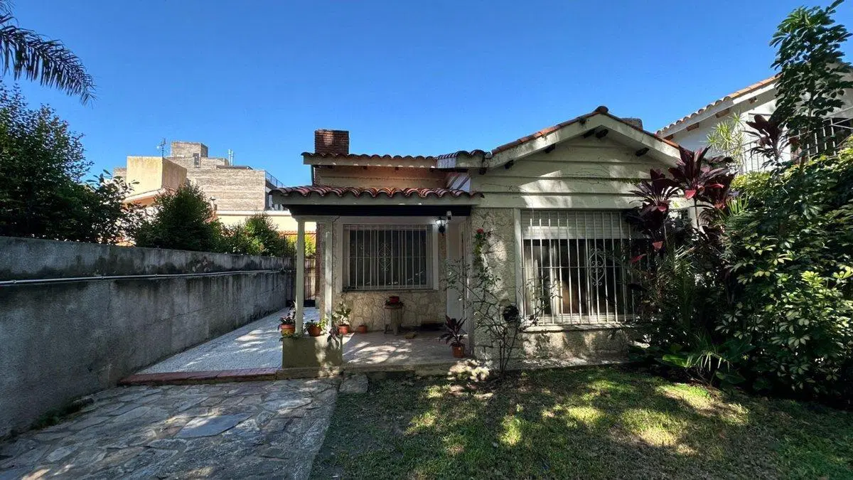 CASA EN VENTA DE 2 DORMITORIOS ALBERDI 2