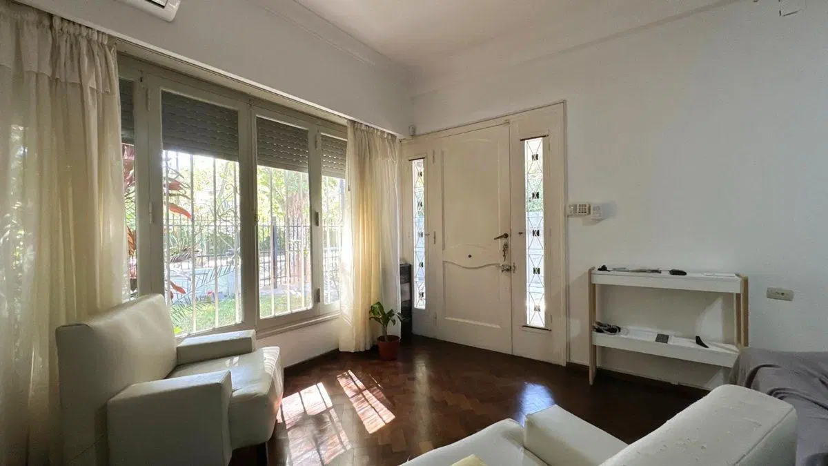 CASA EN VENTA DE 2 DORMITORIOS ALBERDI 4