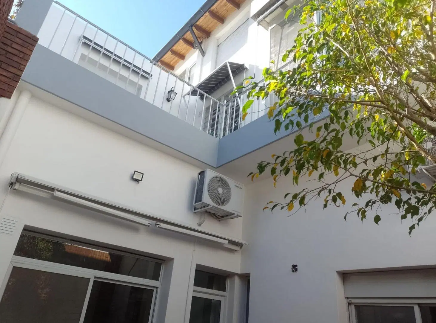 VENTA CASA INTERNA PASILLO 4  DORMITORIOS ARROYITO 2