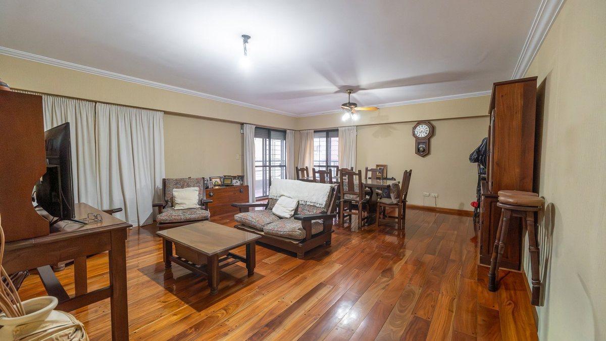 DEPARTAMENTO EN VENTA -TRES DORMITORIOS- B° MARTIN