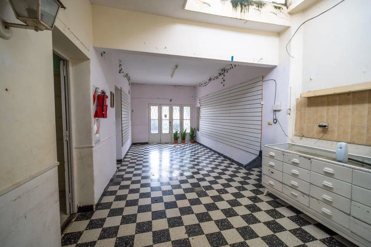 CASA TRES DORMITORIOS A RECICLAR  B°. INDUSTRIAL 4