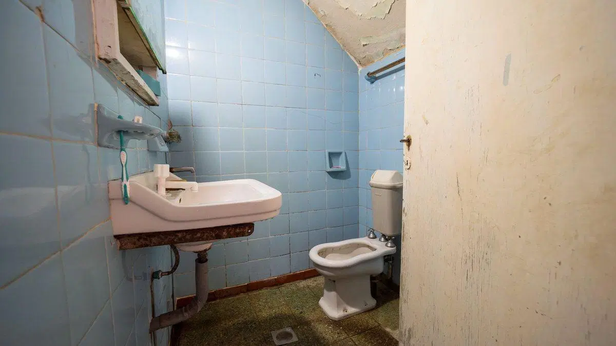 CASA TRES DORMITORIOS A RECICLAR  B°. INDUSTRIAL 8
