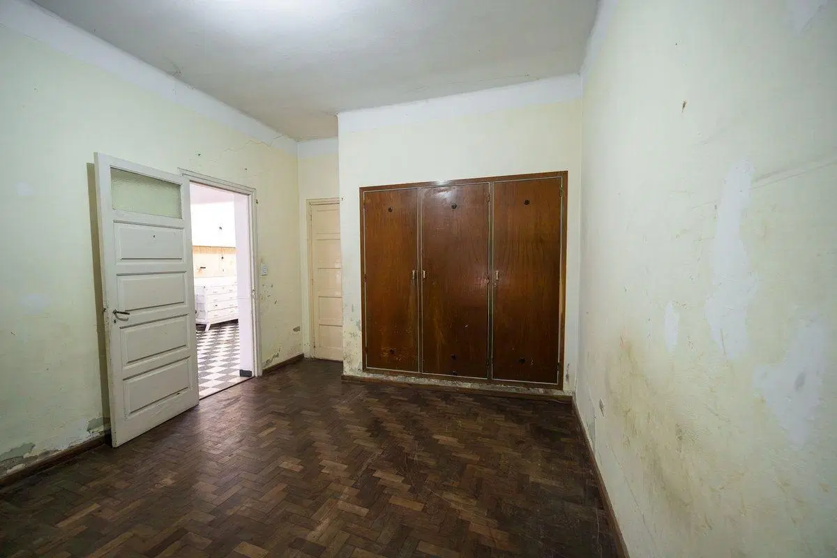 CASA TRES DORMITORIOS A RECICLAR  B°. INDUSTRIAL 2