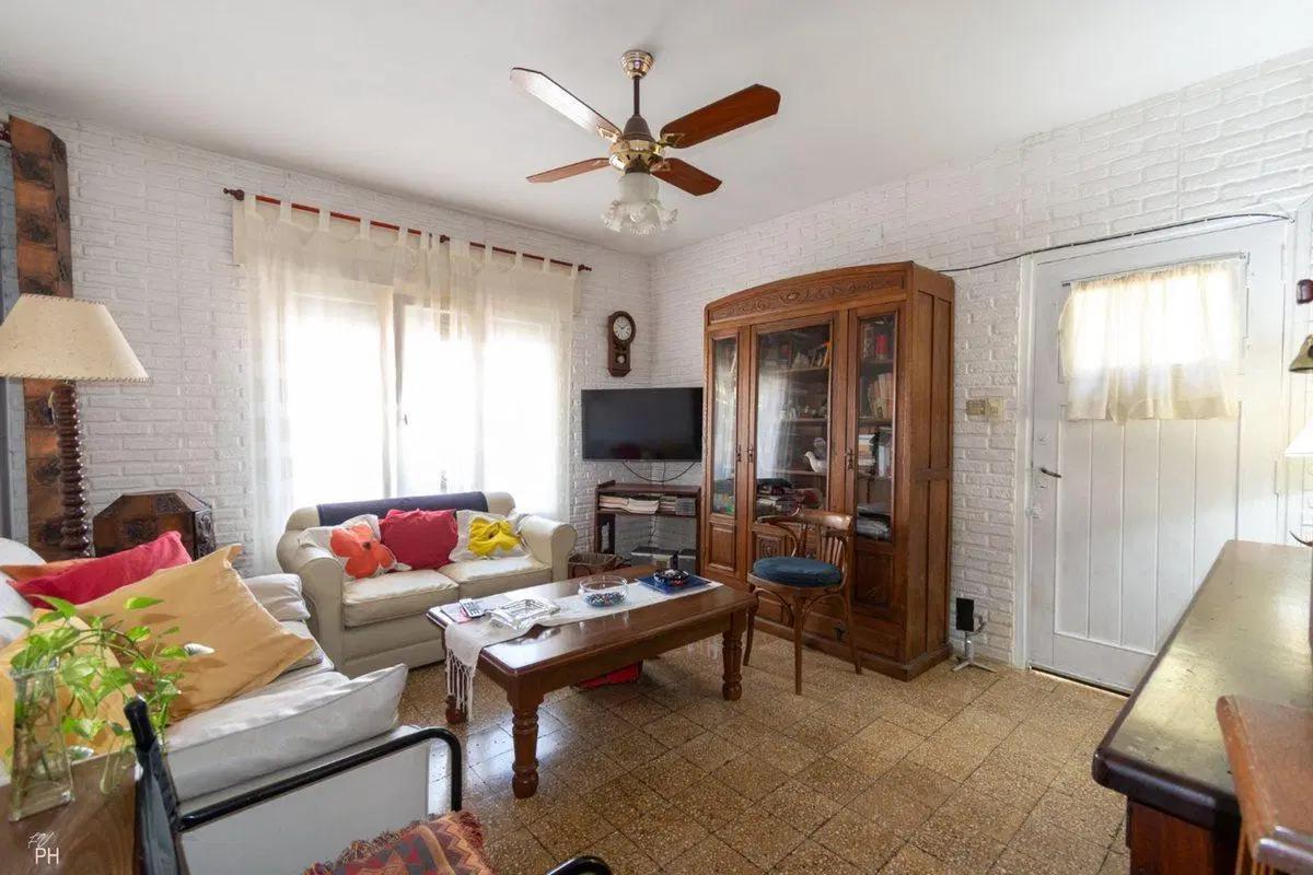 VENTA CASA-TRES DORMITORIOS CON JARDIN -TIRO SUIZO 3