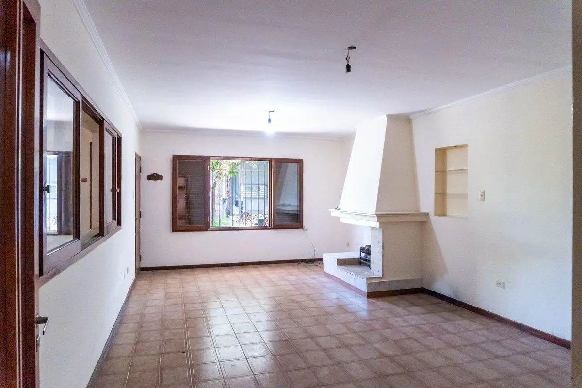 CASA EN VENTA TRES DORMITORIOS COCHERA AZCUENAGA 3
