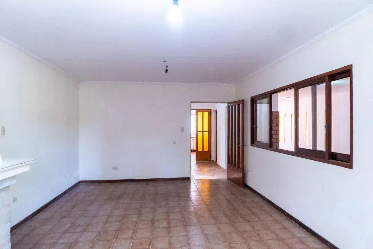 CASA EN VENTA TRES DORMITORIOS COCHERA AZCUENAGA 4