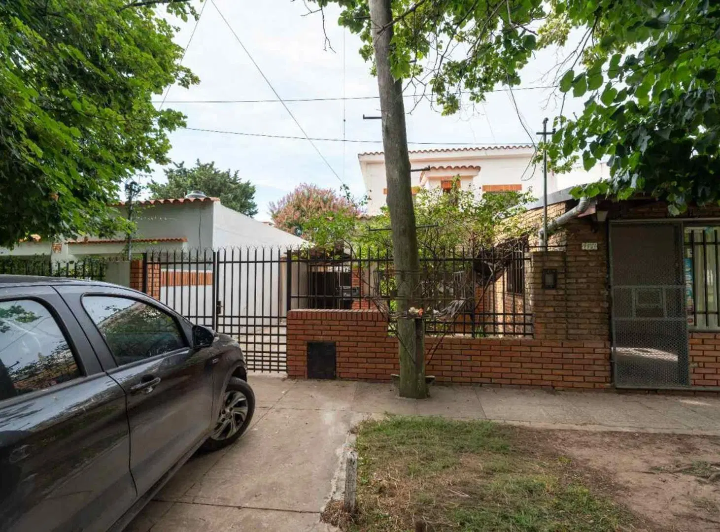 EN VENTA CASA MÁS LOCAL AL FRENTE EN FISHERTON 3