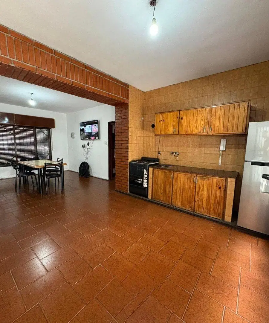 CASA EN VENTA 2 DORMITORIOS + LOCAL ARROYITO 3