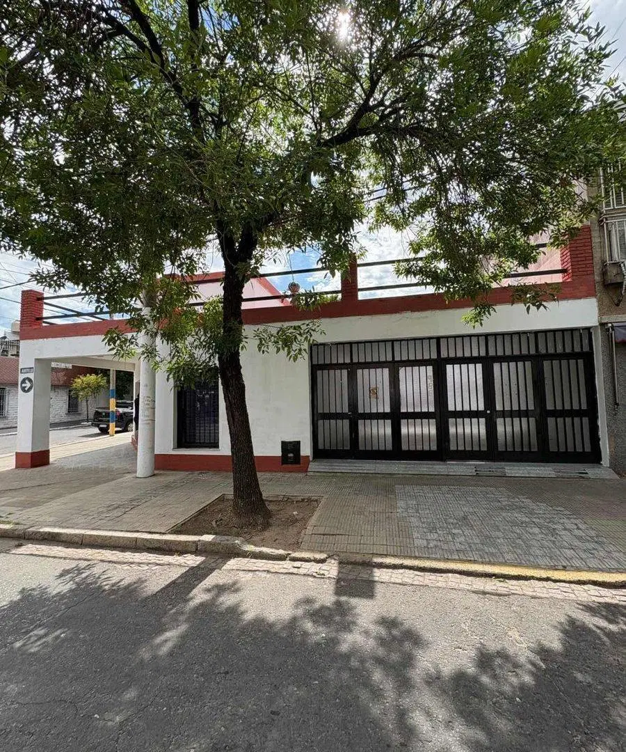 CASA EN VENTA 2 DORMITORIOS + LOCAL ARROYITO 4
