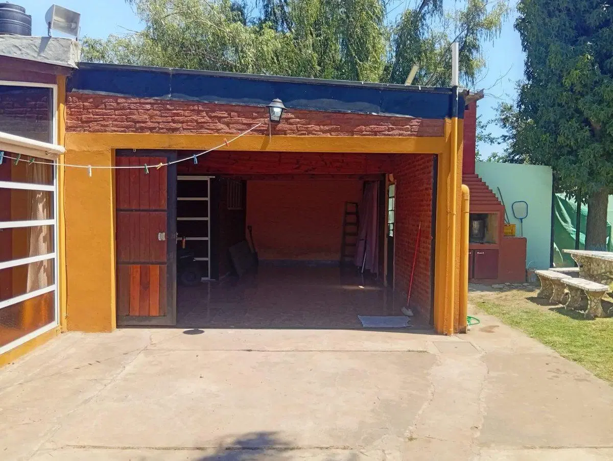 CASA EN VENTA 3 DORMITORIOS CON PILETA ALVAREZ 4