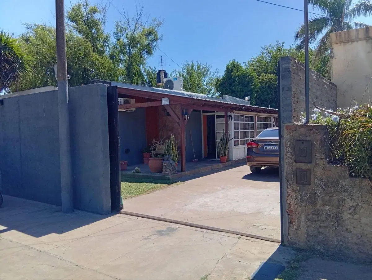 CASA EN VENTA 3 DORMITORIOS CON PILETA ALVAREZ 5