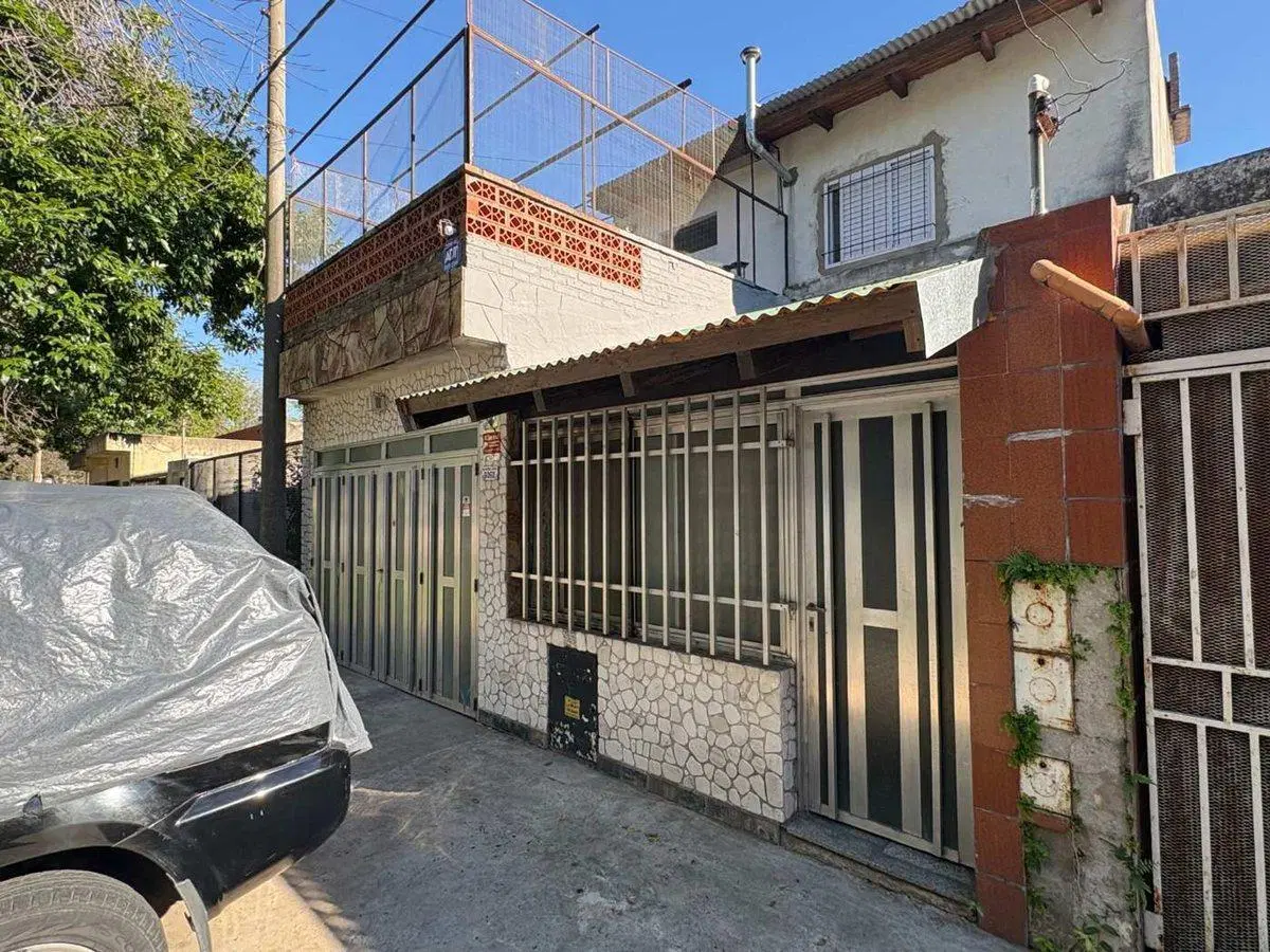 CASA EN VENTA DIVIDIBLE, 3 DORMITORIOS, PATIO 4