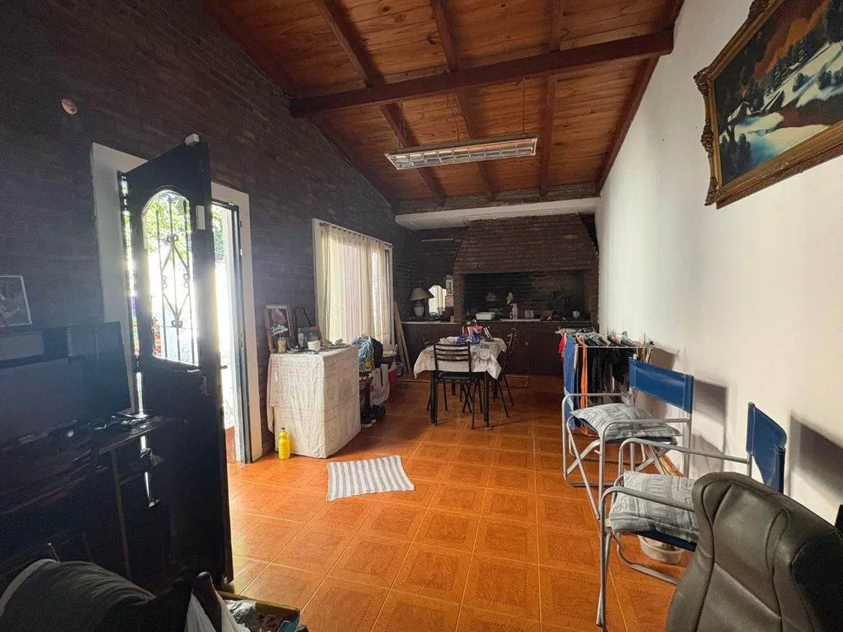 CASA EN VENTA DIVIDIBLE, 3 DORMITORIOS, PATIO 5