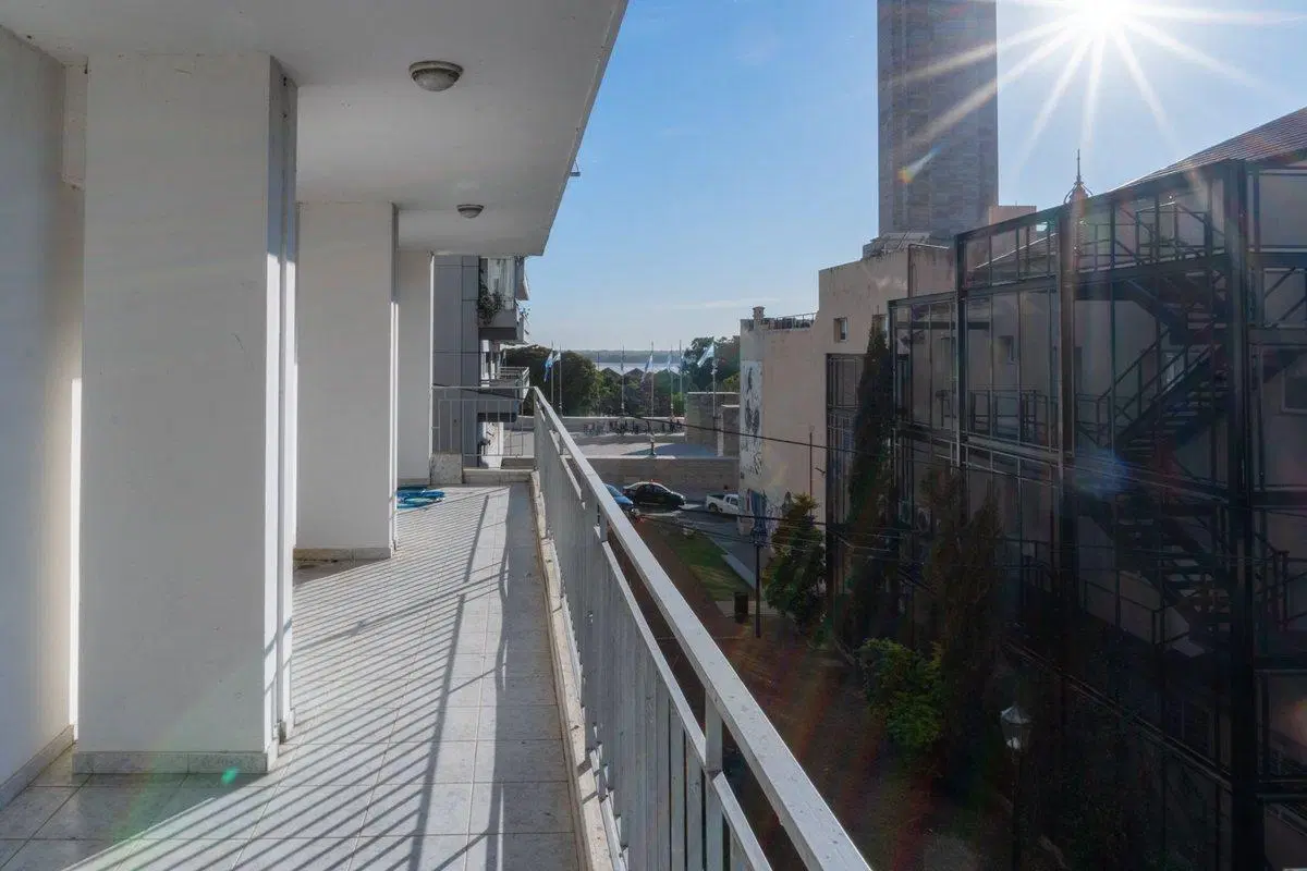 DEPARTAMENTO 4 DORMITORIOS, BALCON Y COCHERA 2