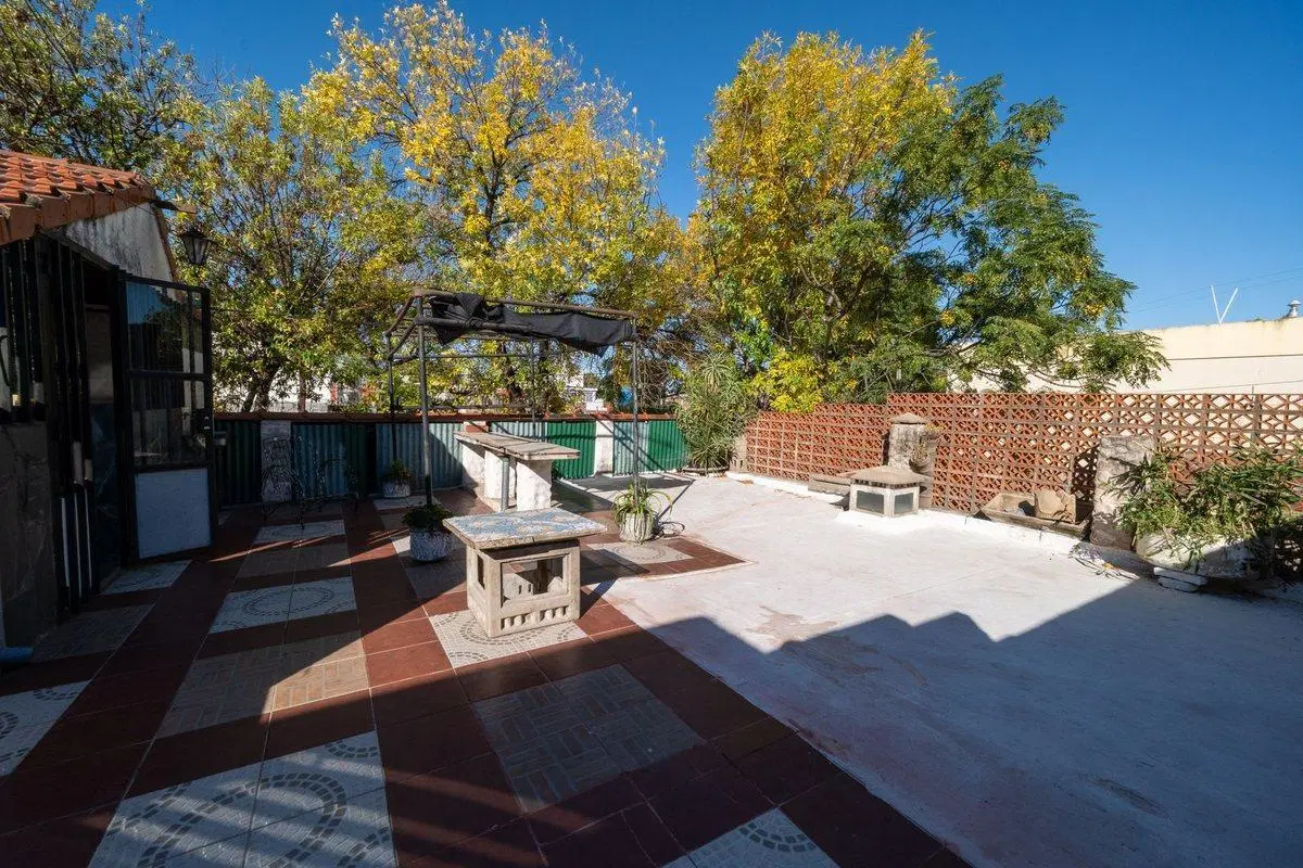 VENTA - CASA 3 DORM + COCHERA + QUINCHO ZONA SUR 5