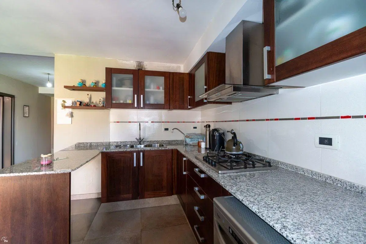 CASA EN VENTA TRES DORMITORIOS COCHERA SAN MARTIN 2