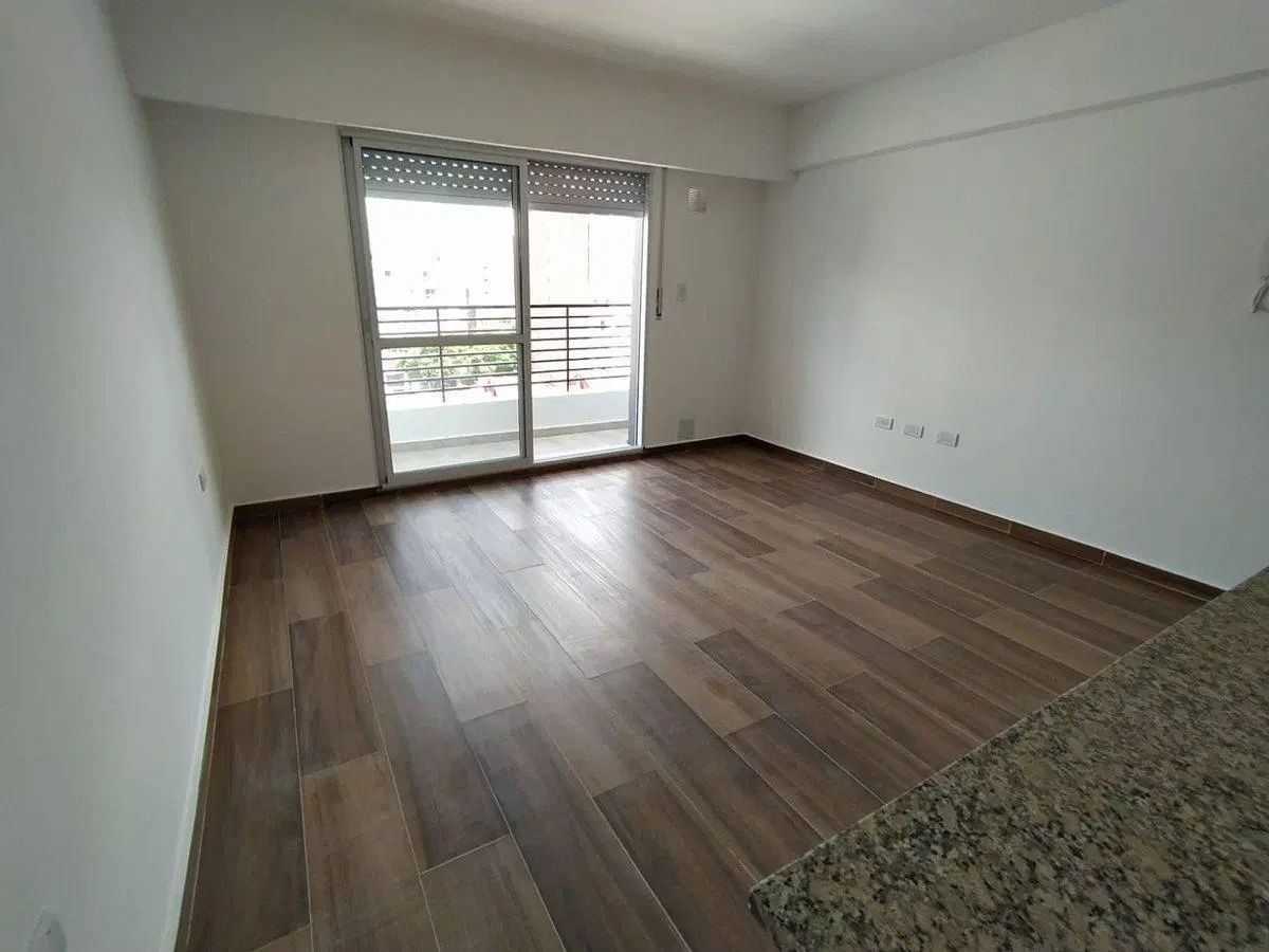 MONOAMBIENTE EN ALQUILER CON BALCON ZONA CENTRO 5