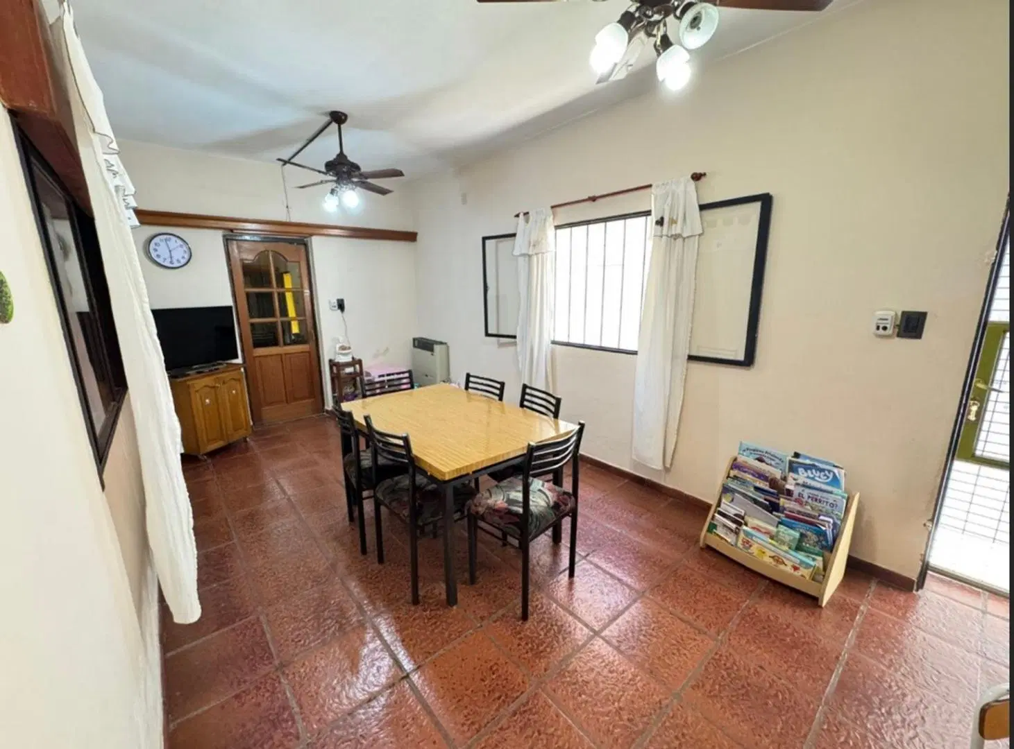CASA EN VENTA DOS PLANTAS ALBERDI 4