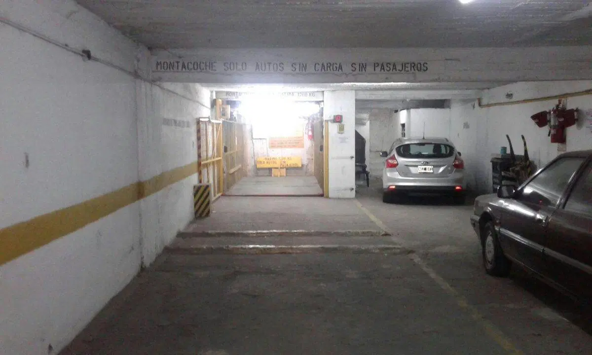 Cochera en Av. Pellegrini 734 2