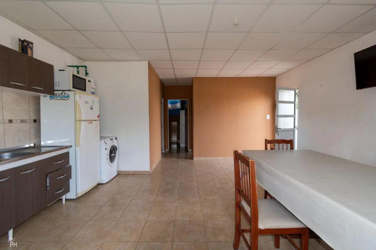 VENTA - CASA 2 DORMITORIOS + GALPON, ROLDAN 5