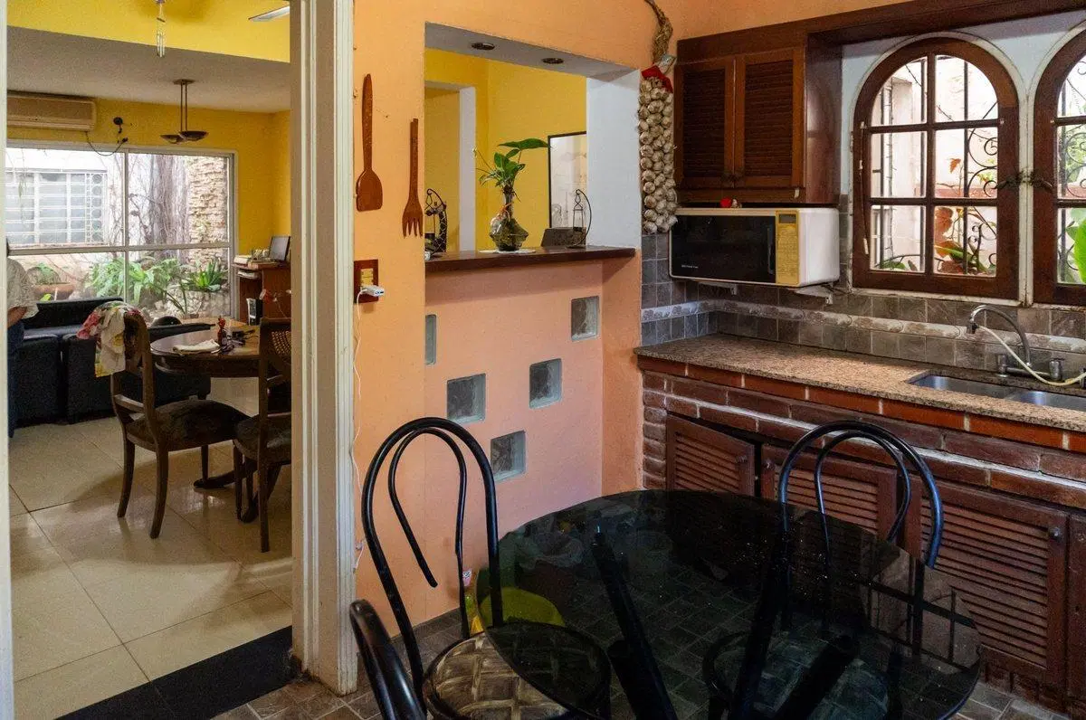 CASA EN VENTA 3 DORMITORIOS CON PILETA ARROYITO 2