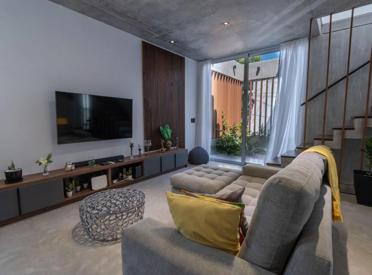 CASA EN VENTA 2 DORM CON PILETA Y COCHERA 5