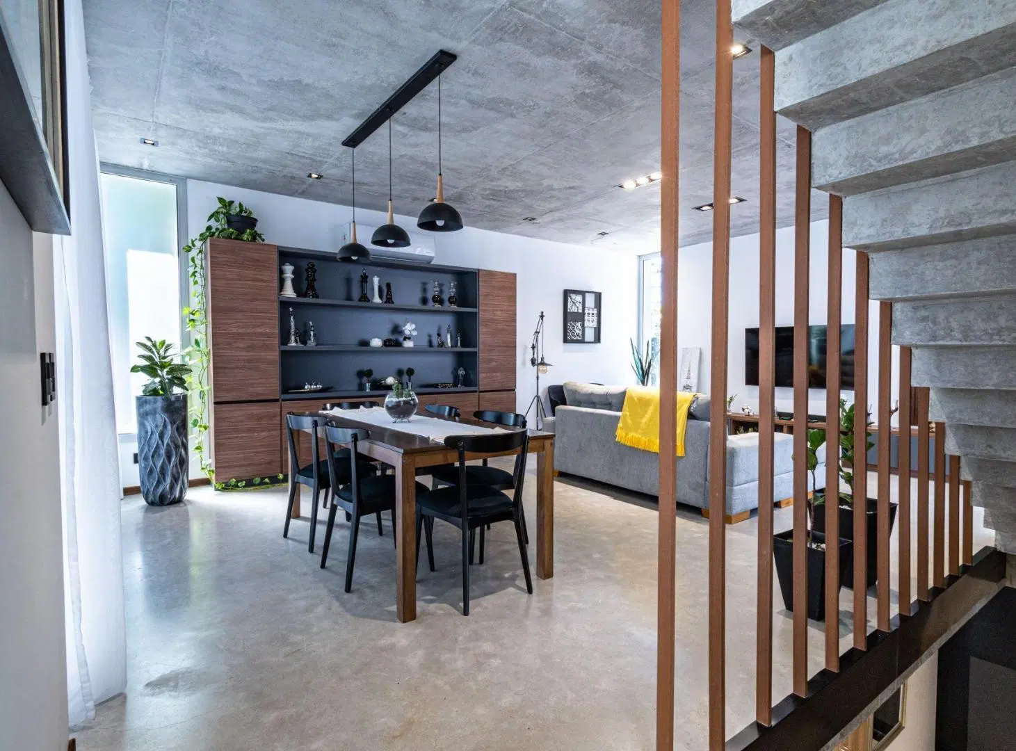 CASA EN VENTA 2 DORM CON PILETA Y COCHERA 4