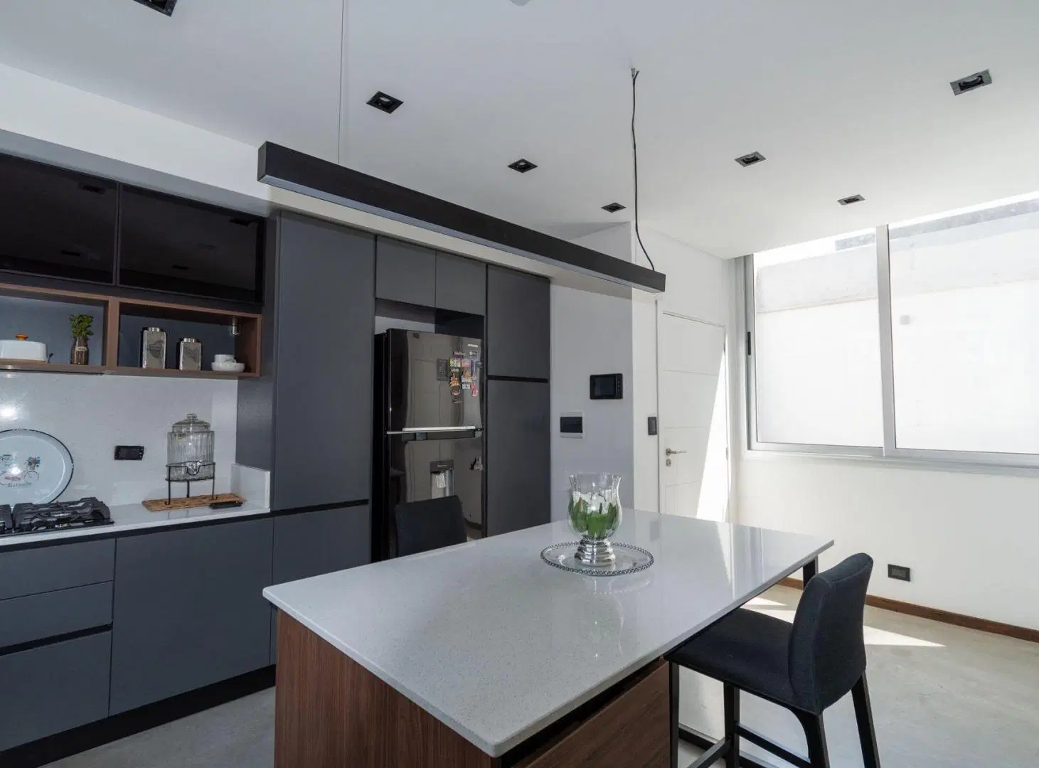 CASA EN VENTA 2 DORM CON PILETA Y COCHERA 8