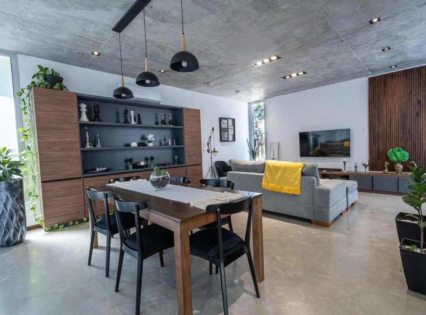CASA EN VENTA 2 DORM CON PILETA Y COCHERA 3