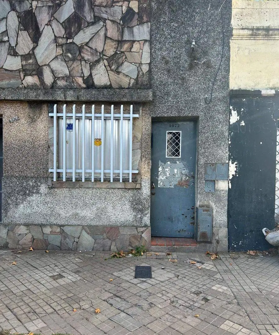 Venta casa de pasillo 2 dormitorios 4