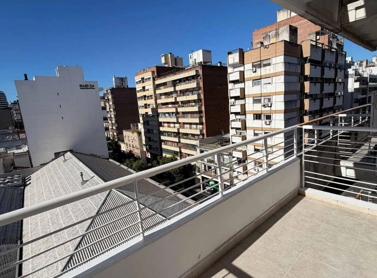 ALQUILER - 1 DORMITORIO CON COCHERA CENTRO RIO 8