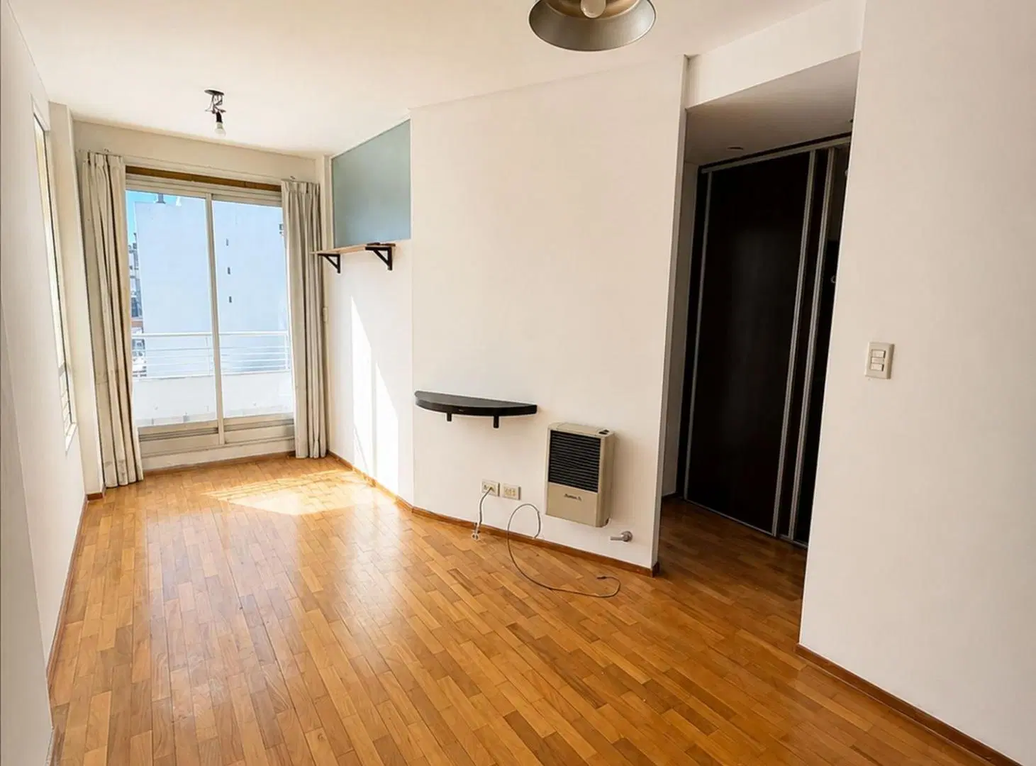 ALQUILER - 1 DORMITORIO CON COCHERA CENTRO RIO 3