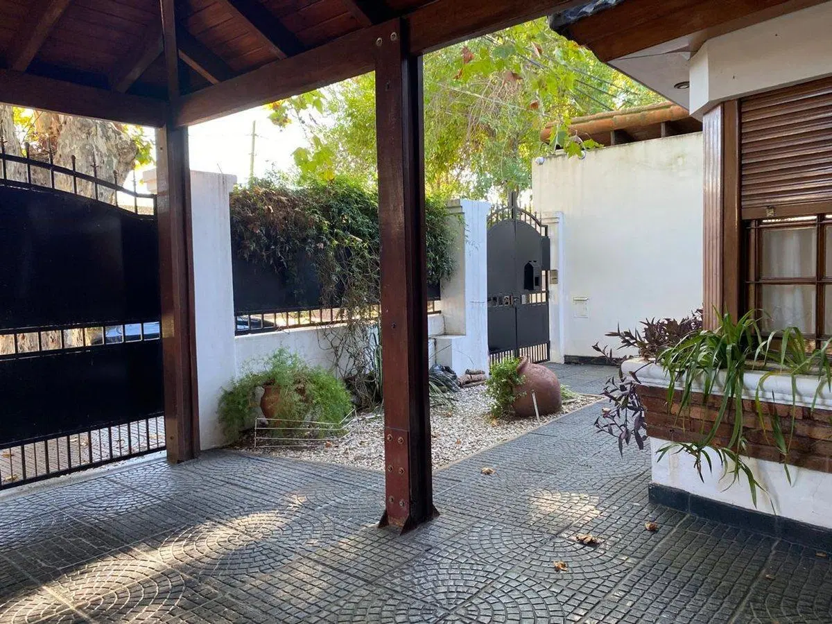 CASA 3 DORMITORIOS EN VENTA ALBERDI 2