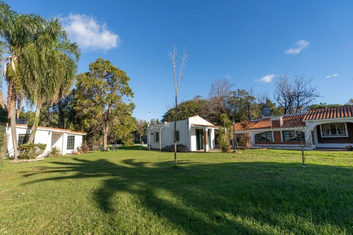 CASA QUINTA EN VENTA 3 DORMITORIOS  LA RIBERA 2