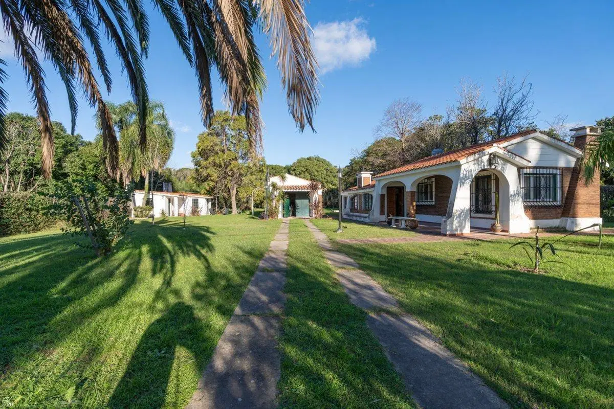 CASA QUINTA EN VENTA 3 DORMITORIOS  LA RIBERA 8