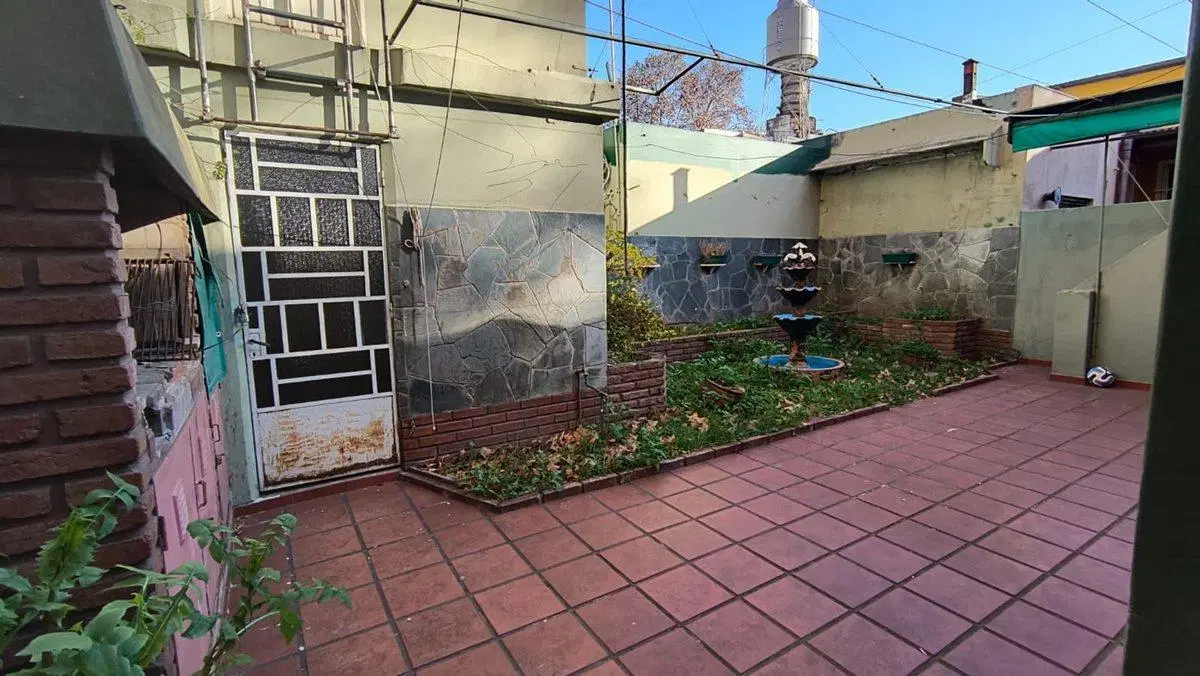 VENTA CASA TRES DORMITORIOS COCHERA Y JARDIN 3