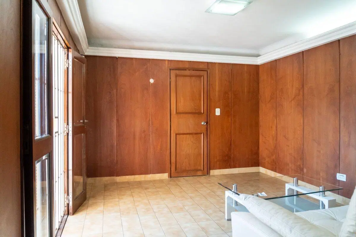 CASA EN VENTA 4 DORMITORIOS BARRIO CURA 5